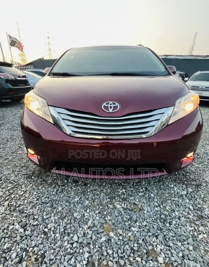Toyota Sienna LE AWD 7-Passenger 2013 Burgundy