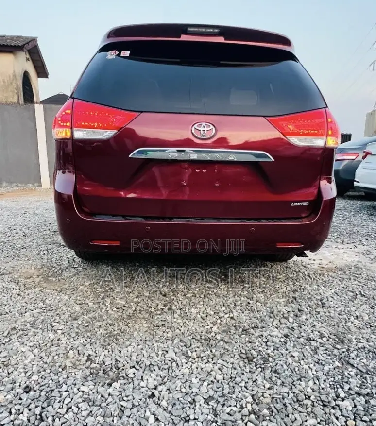 Toyota Sienna LE AWD 7-Passenger 2013 Burgundy