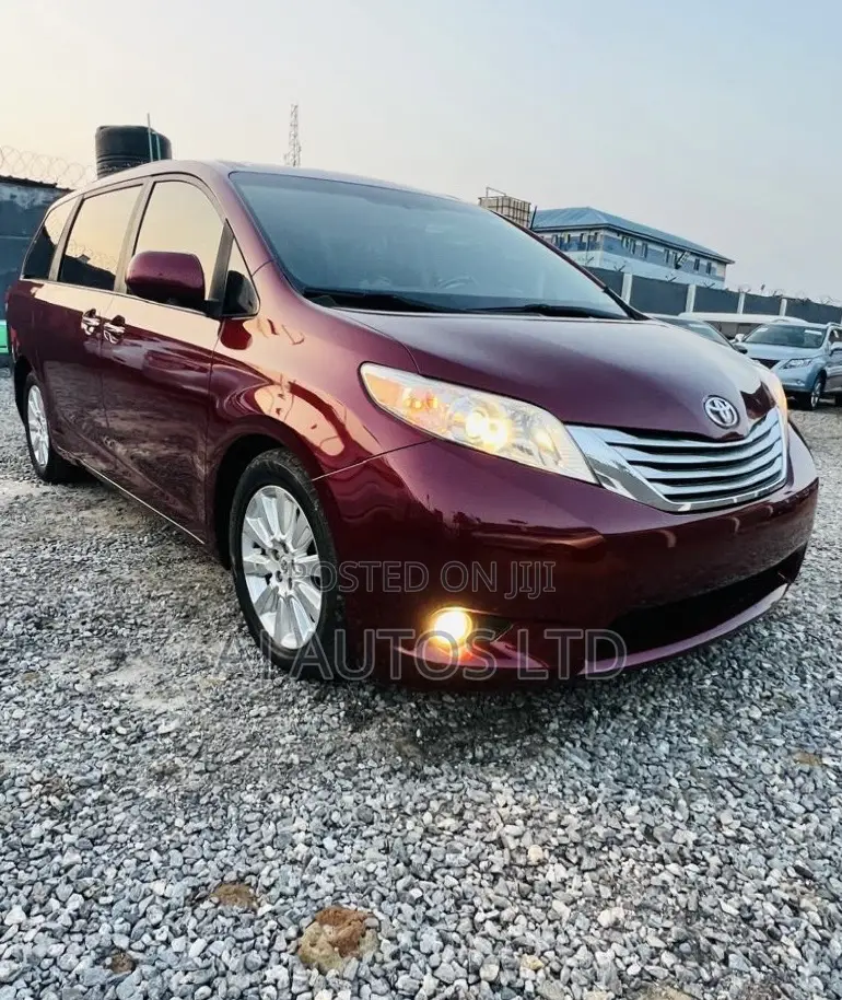 Toyota Sienna LE AWD 7-Passenger 2013 Burgundy