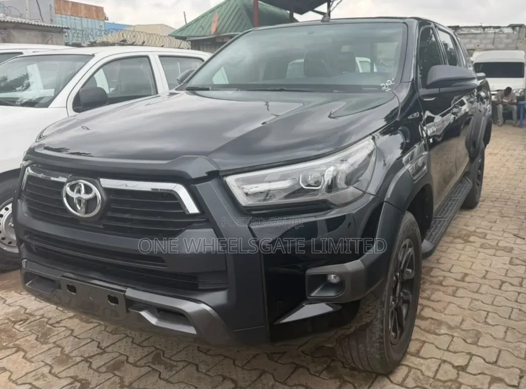 Toyota Hilux 2021 Black