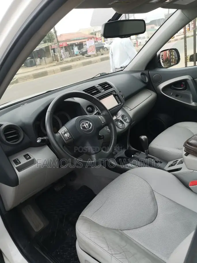 Toyota RAV4 3.5 Limited 4x4 2012 White