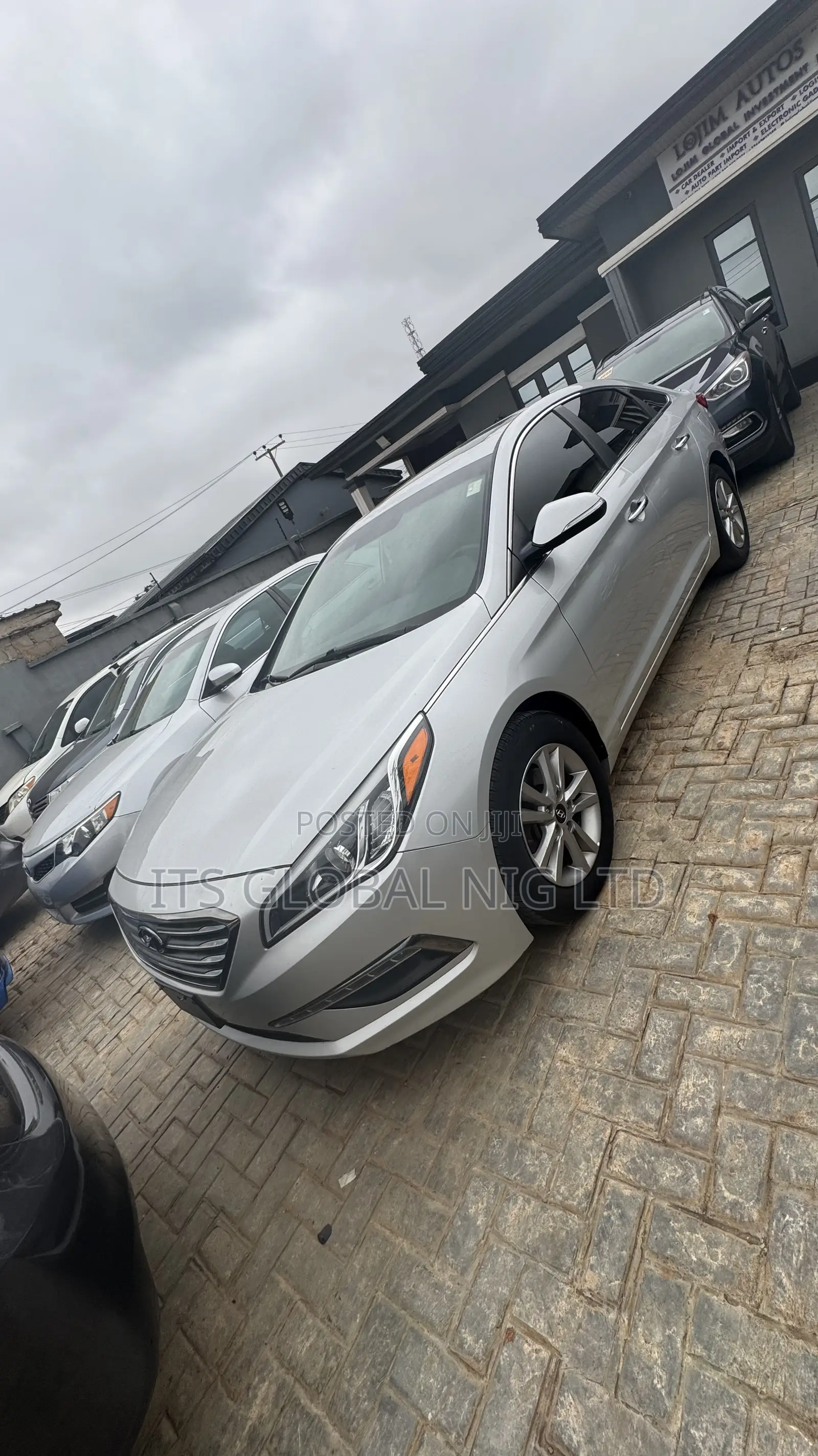 Hyundai Sonata Base Sedan FWD (2.4L 4cyl 6A) 2017 Silver