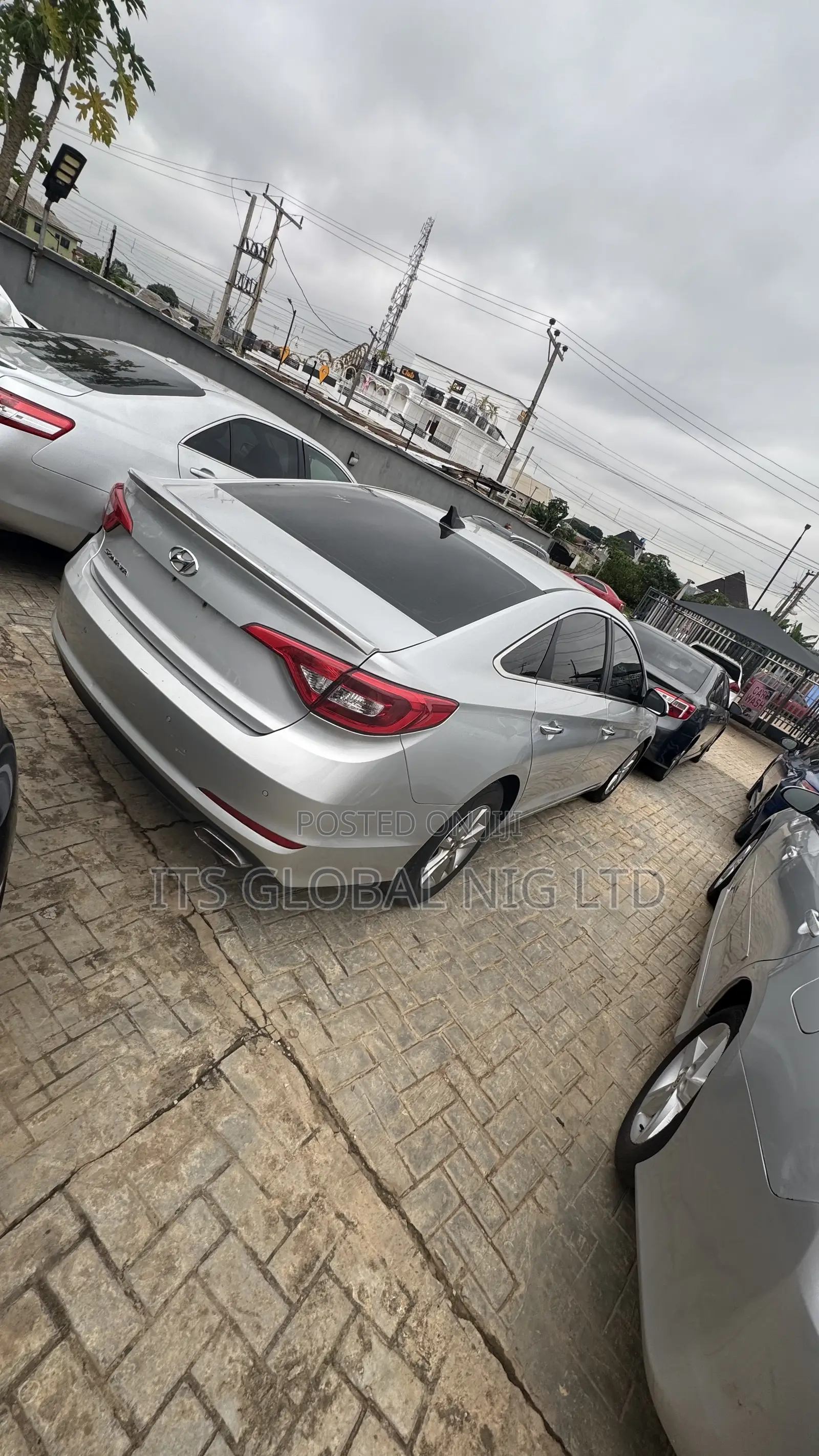 Hyundai Sonata Base Sedan FWD (2.4L 4cyl 6A) 2017 Silver