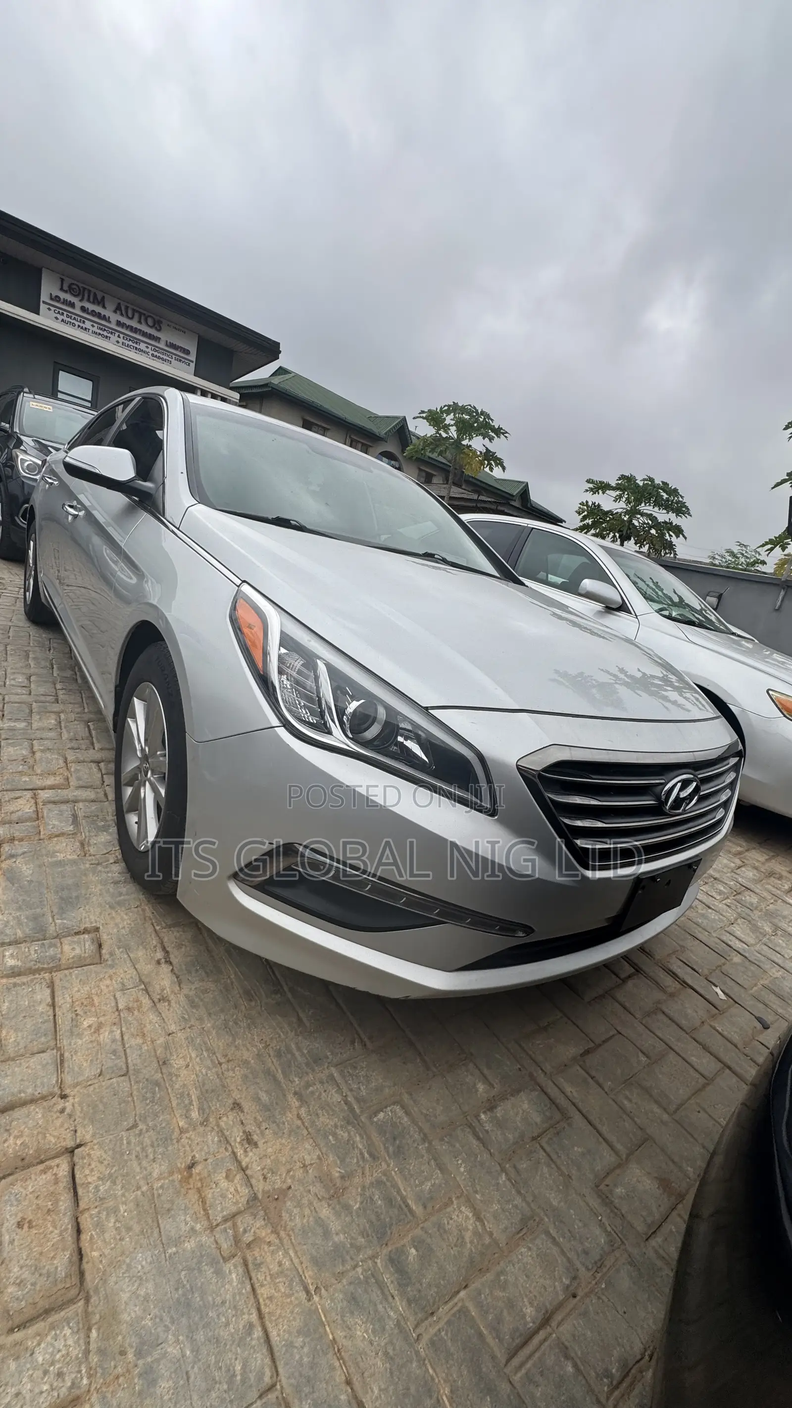 Hyundai Sonata Base Sedan FWD (2.4L 4cyl 6A) 2017 Silver