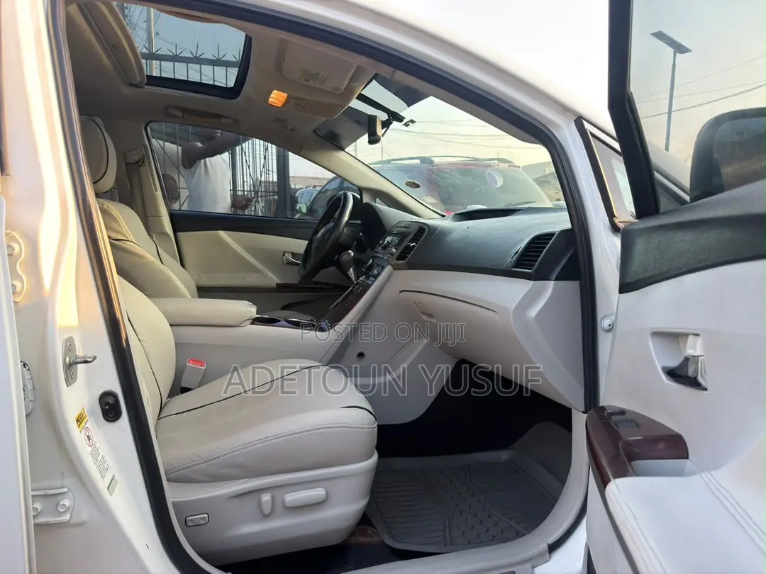 Toyota Venza Limited 2010 White