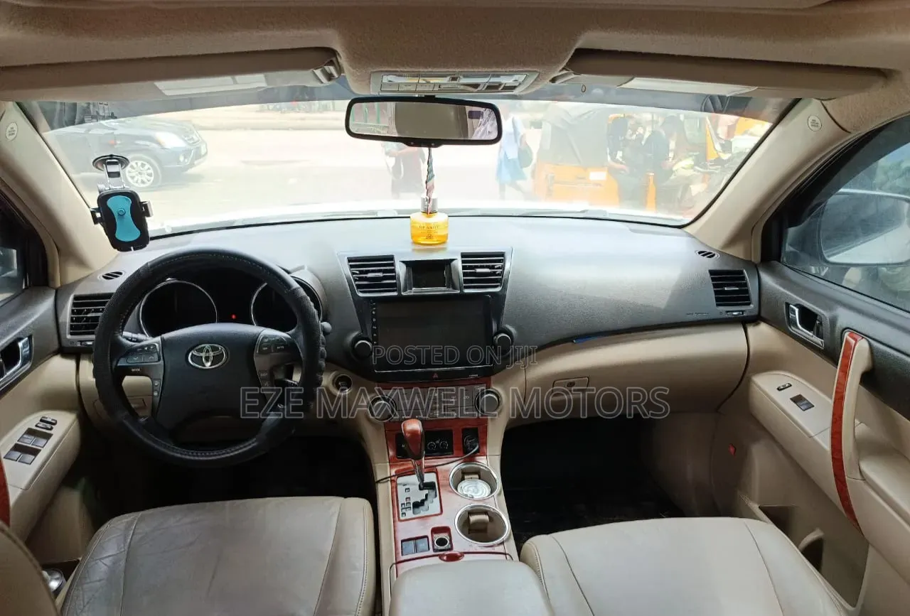 Toyota Highlander Limited 2010 White