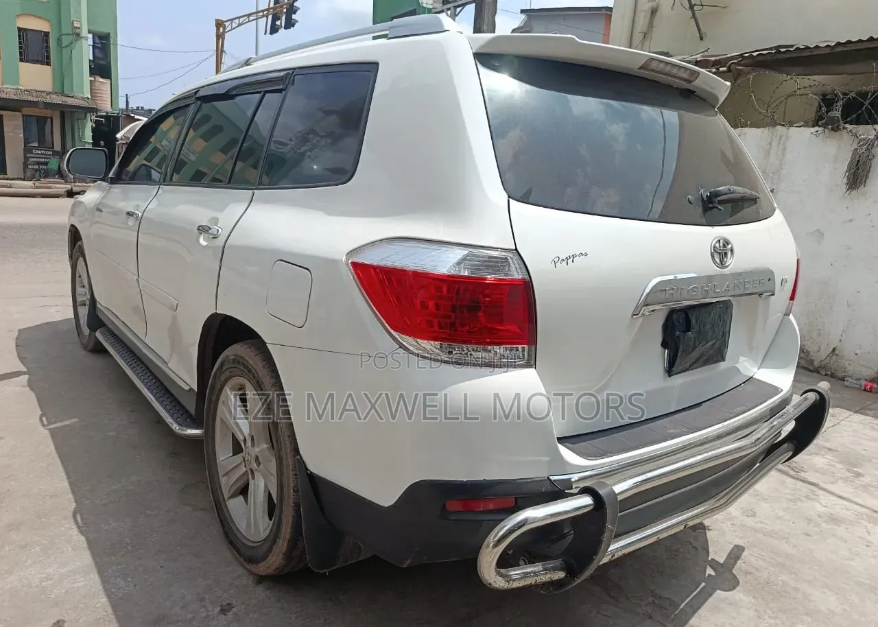 Toyota Highlander Limited 2010 White