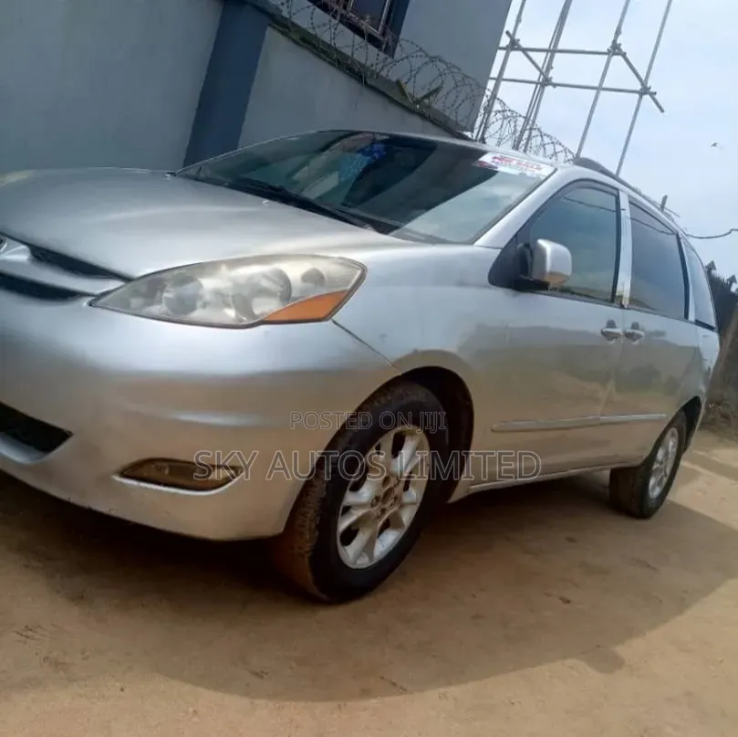 Toyota Sienna 2006 Silver