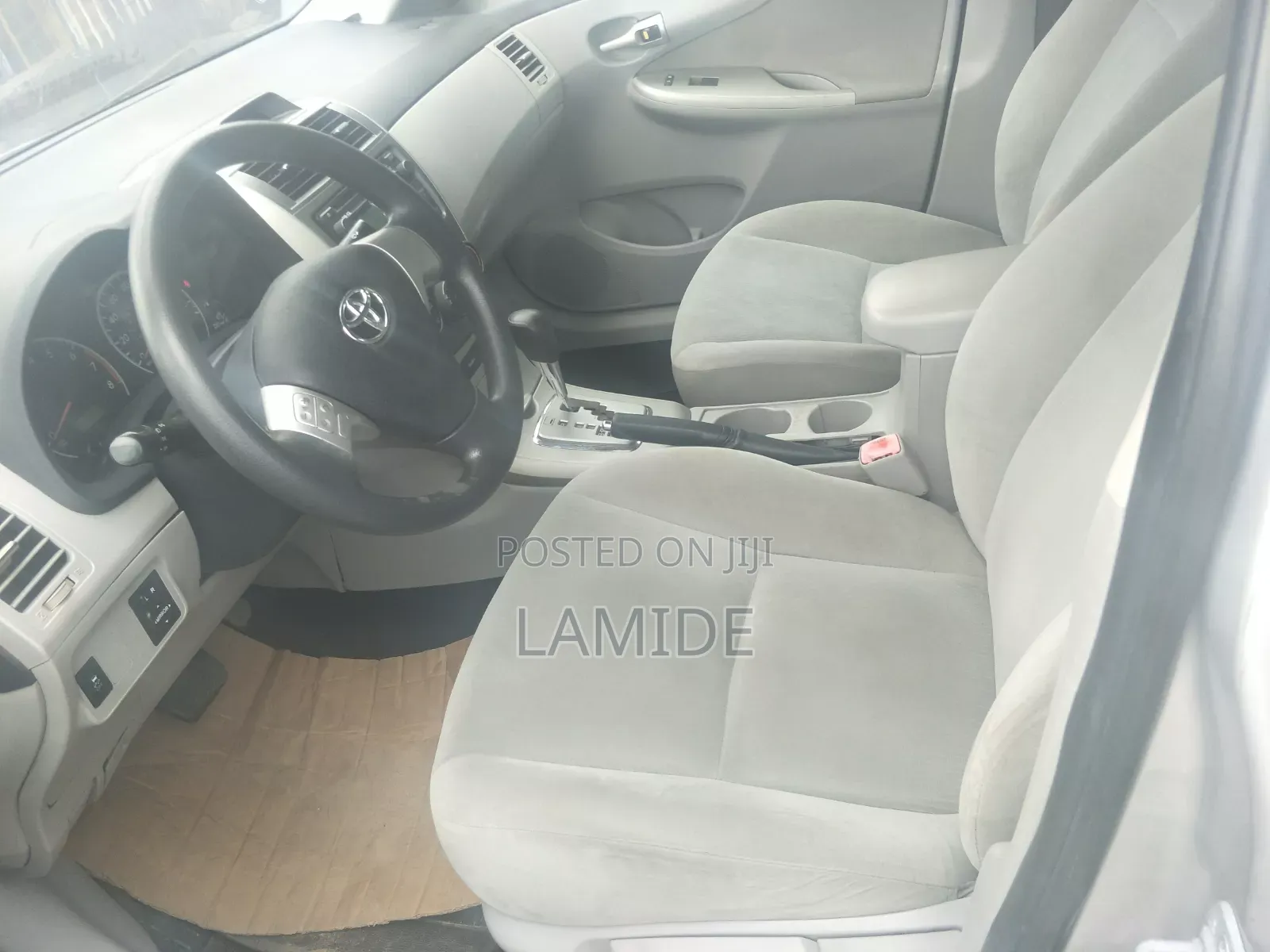Toyota Corolla 2012 Silver