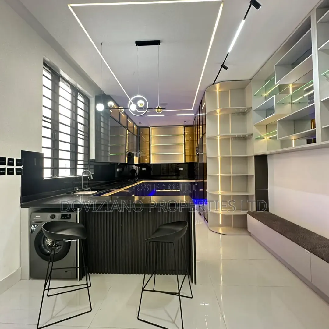 5bdrm Duplex in Ikota for sale