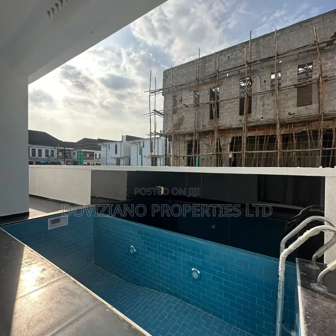 5bdrm Duplex in Ikota for sale