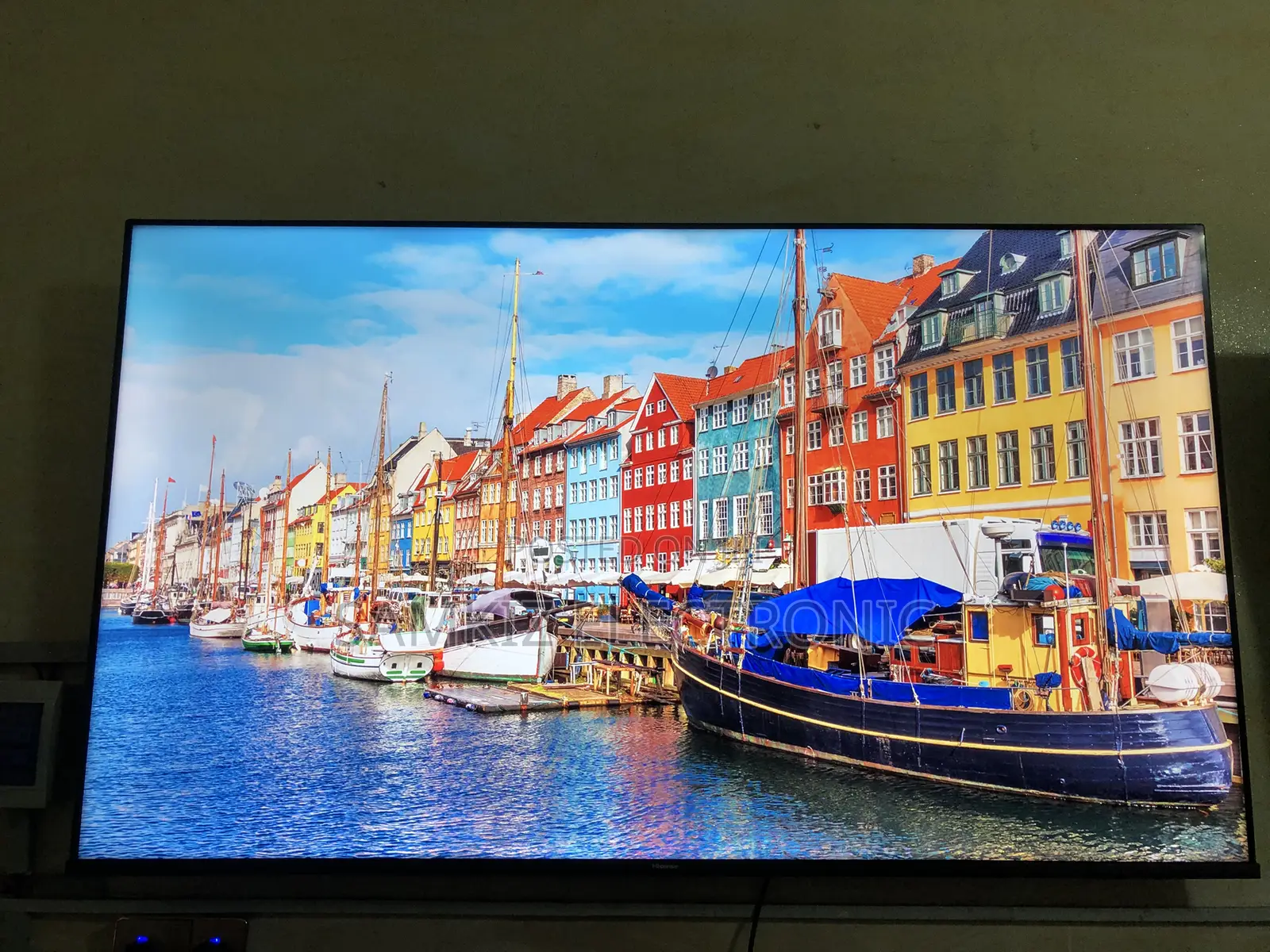 Hisense 50Inch A6 Smart TV — Dolby Vision |Quiet Luxury Pure Edition