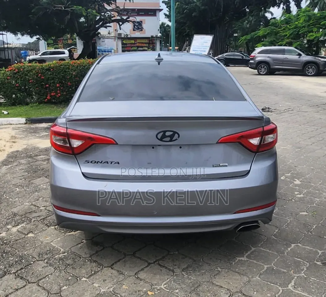 Hyundai Sonata Base Sedan FWD (2.4L 4cyl 6A) 2016 Gray