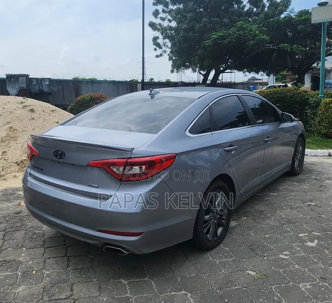 Hyundai Sonata Base Sedan FWD (2.4L 4cyl 6A) 2016 Gray