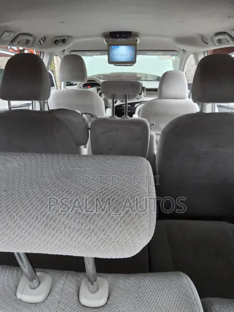 Toyota Sienna LE 7 Passenger 2011 White