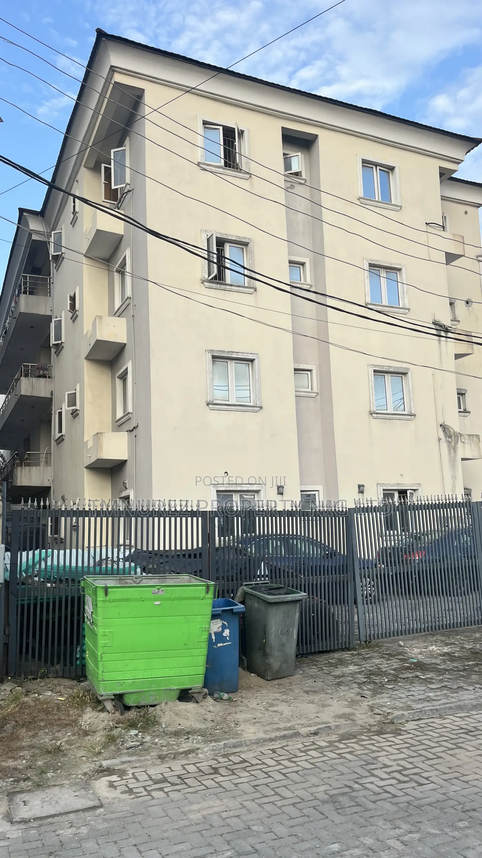 3bdrm Apartment in Chevron for rent