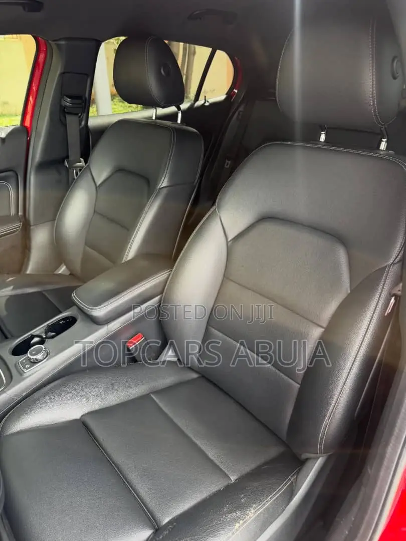 Mercedes-Benz GLA 250 2020 Red
