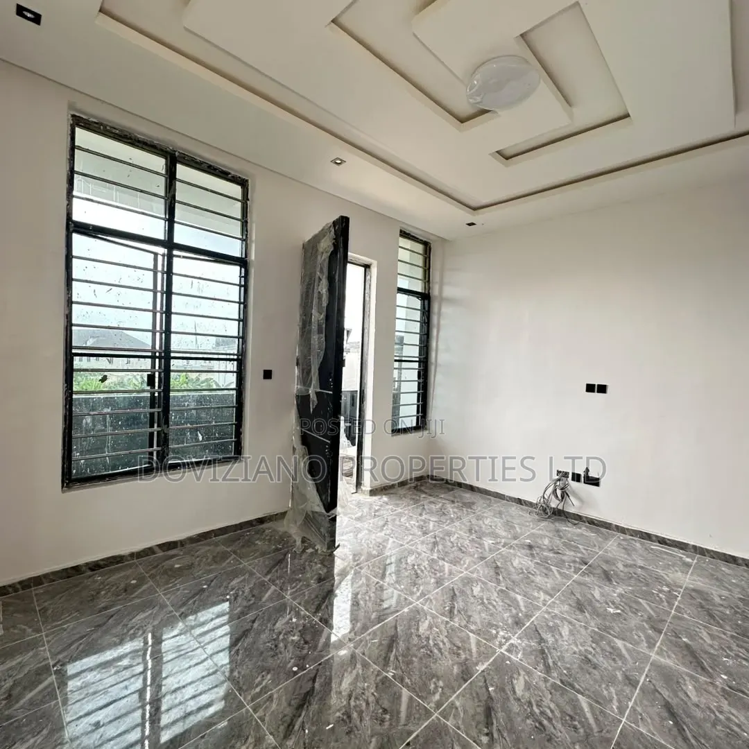 5bdrm Duplex in Sangotedo for sale