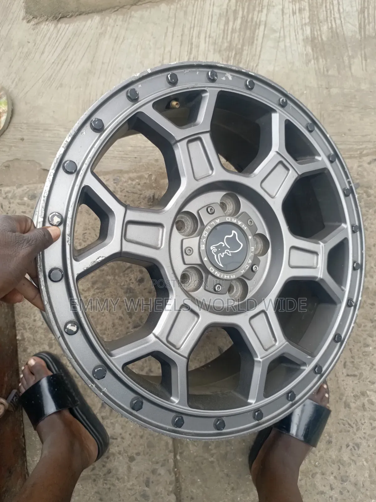 18ich Rim Black Rhino Midhill Off-Road Wheel, Likely Featuring a Matte