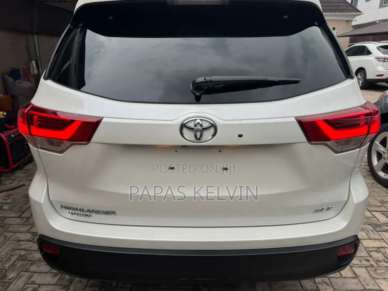 Toyota Highlander XLE 4x2 V6 (3.5L 6cyl 8A) 2018 White