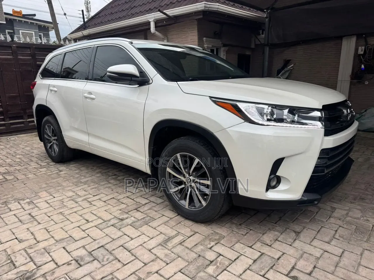 Toyota Highlander XLE 4x2 V6 (3.5L 6cyl 8A) 2018 White