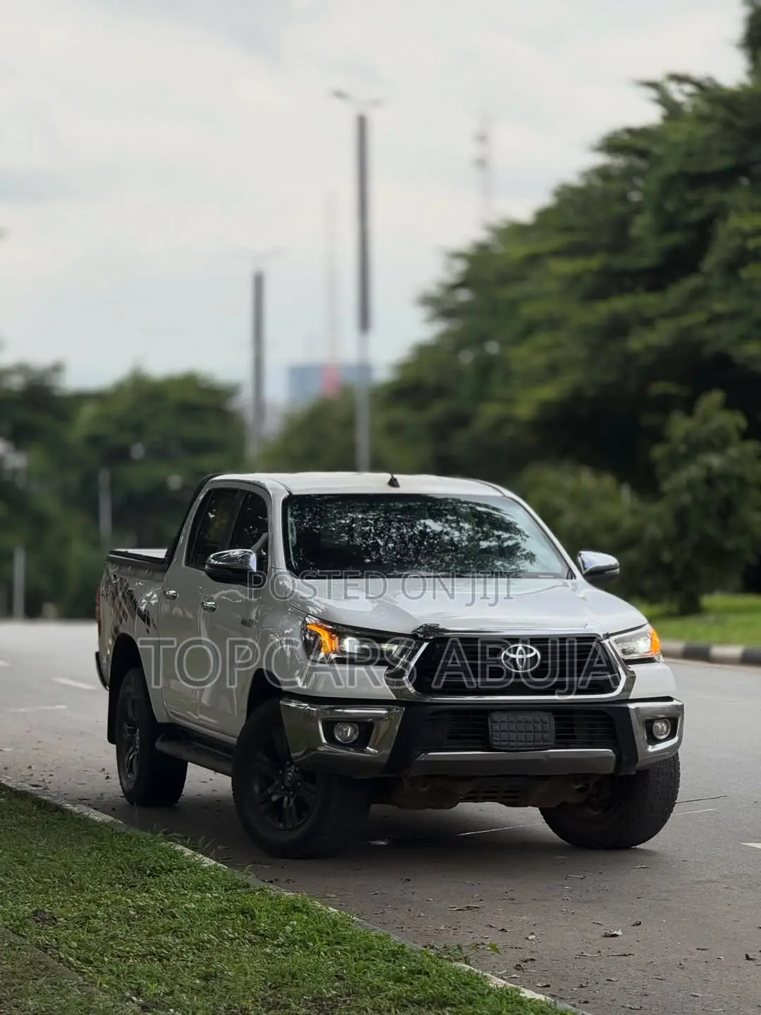 Toyota Hilux 2021 White