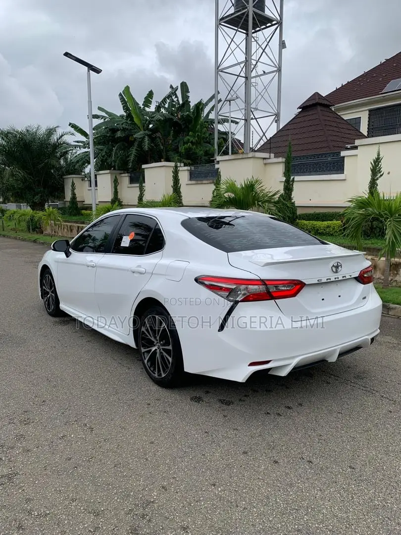 Toyota Camry 2019 White