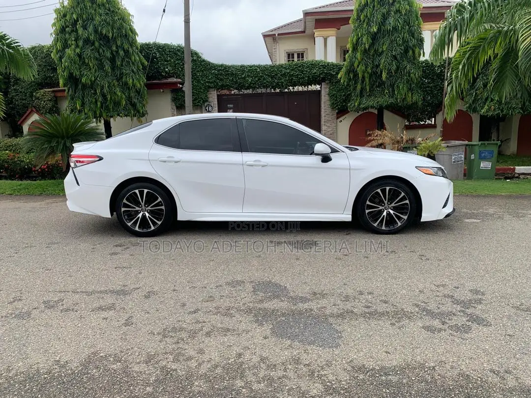 Toyota Camry 2019 White