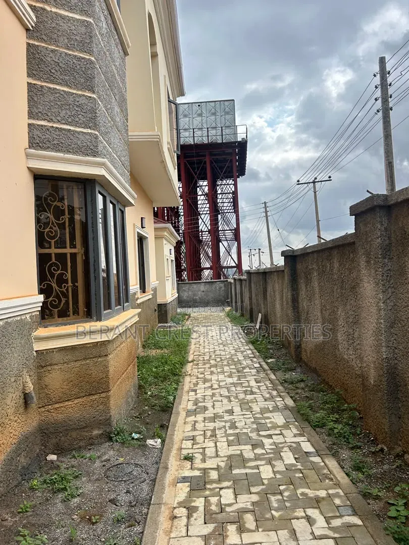 4bdrm Duplex in Apo Mechanic for sale