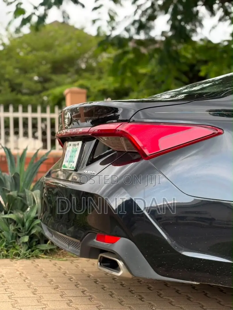 Toyota Avalon Limited (3.5L 6cyl 6A) 2018 Black
