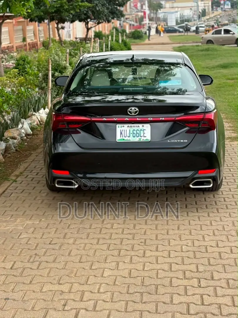 Toyota Avalon Limited (3.5L 6cyl 6A) 2018 Black