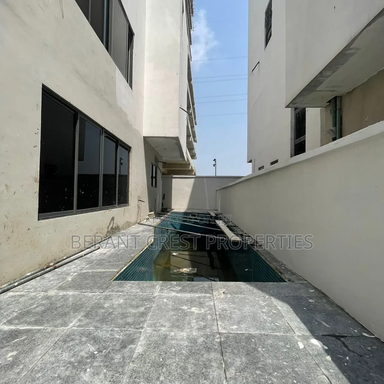 5bdrm Duplex in Private Residence, Banana Island for sale