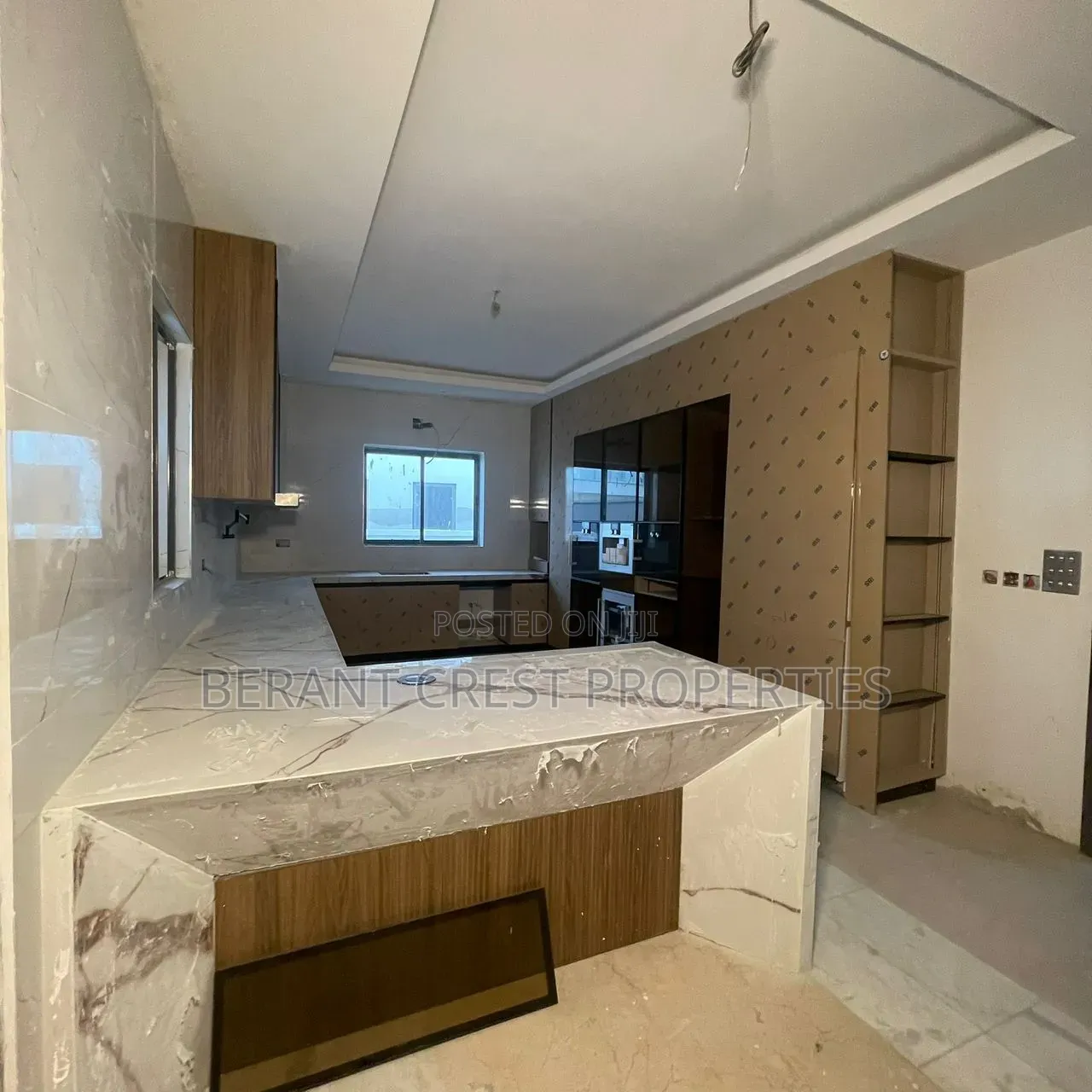 5bdrm Duplex in Private Residence, Banana Island for sale