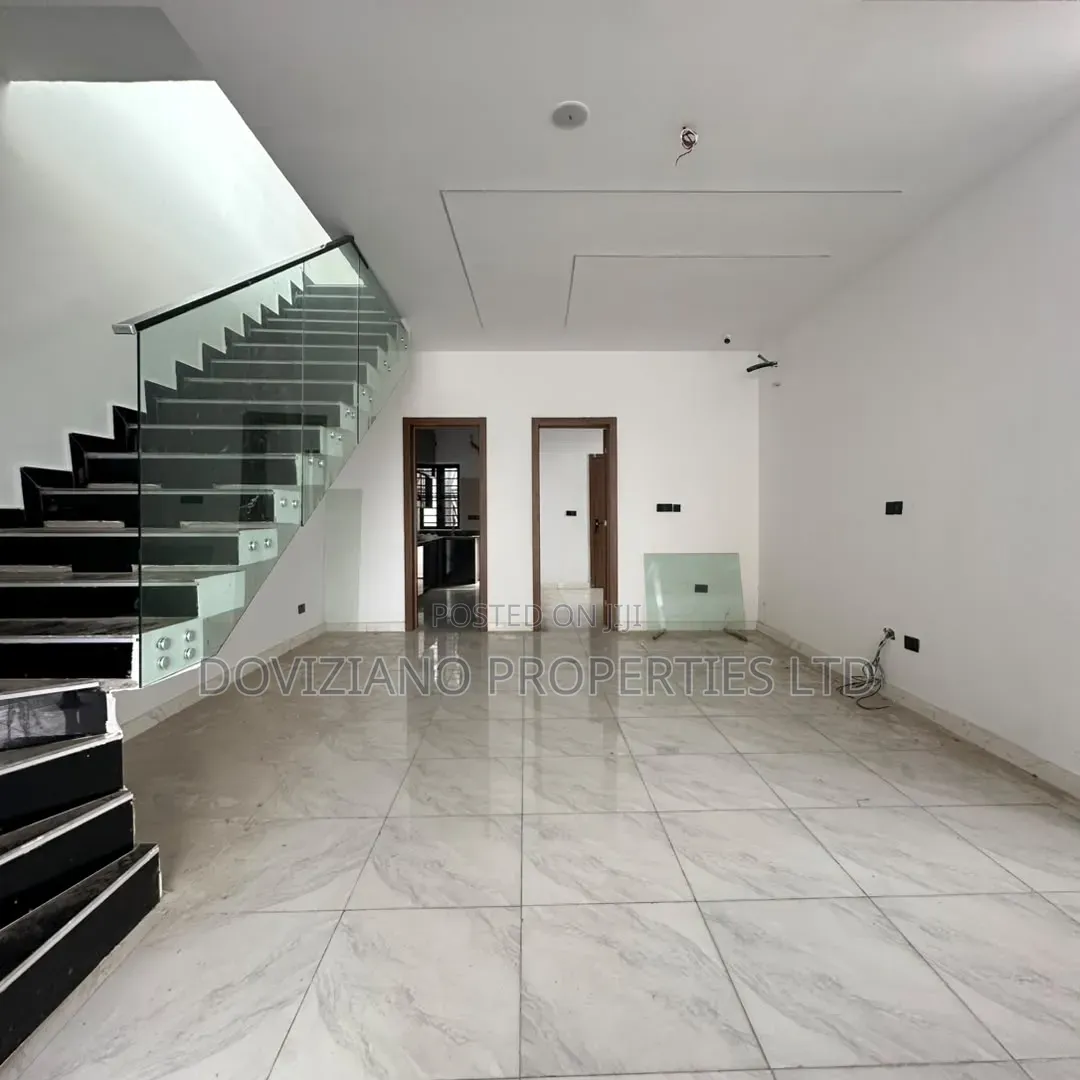 4bdrm Duplex in Ogombo for sale