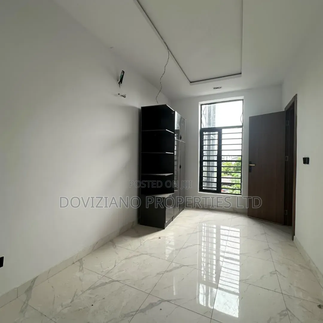 4bdrm Duplex in Ogombo for sale