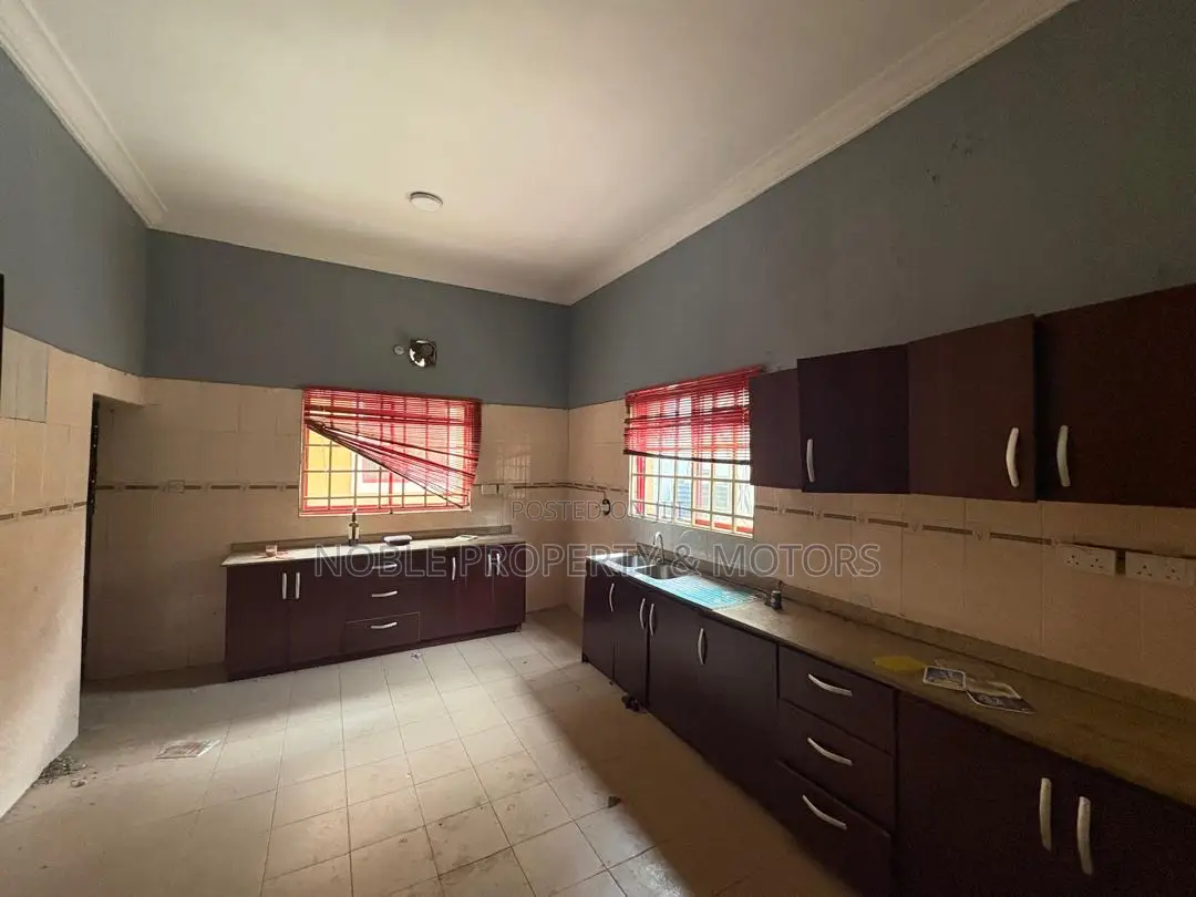 4bdrm Townhouse / Terrace in Wuse 2 for rent