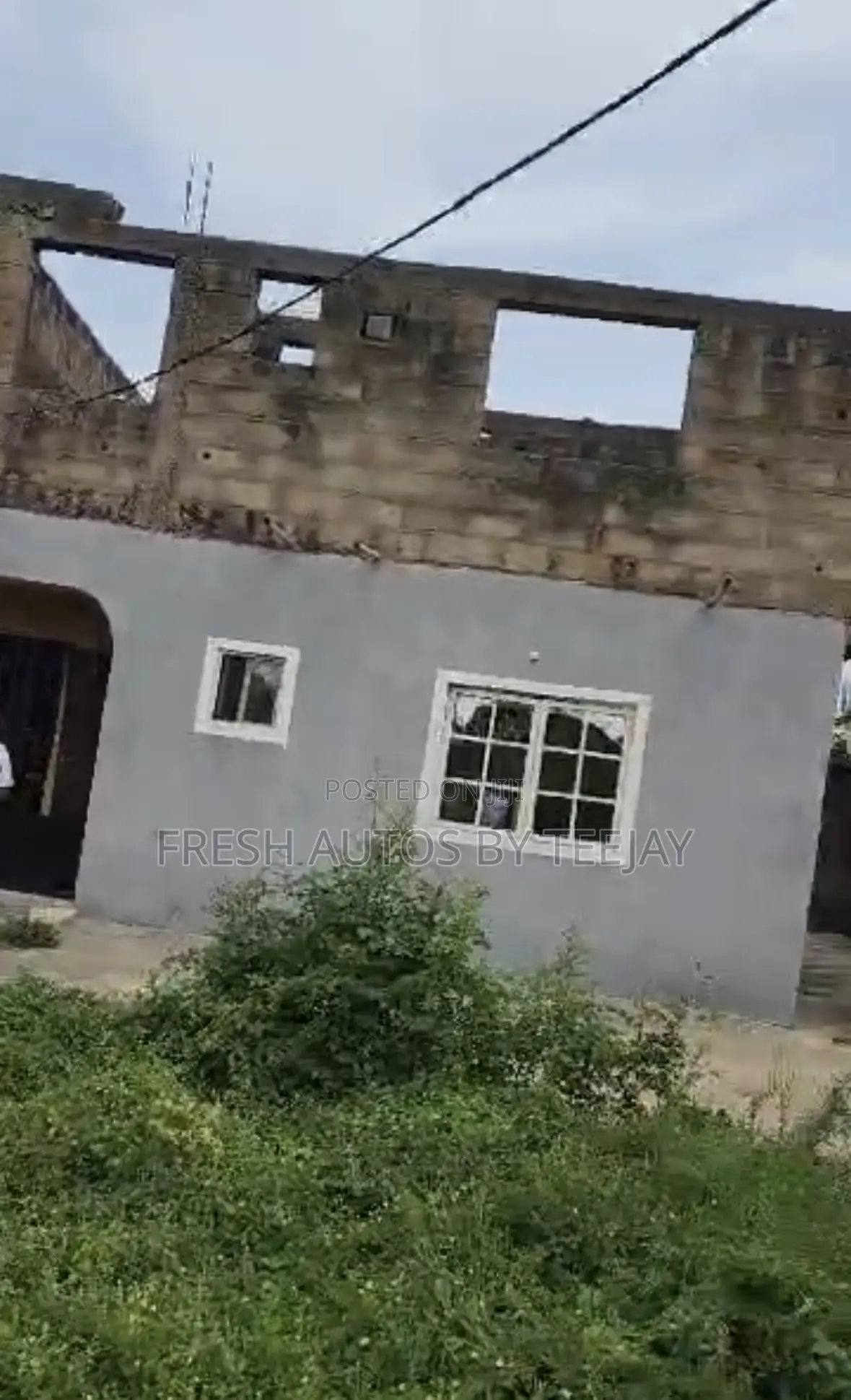 A Plot of Land With 3Bedroom Flat in Makogi Magboro
