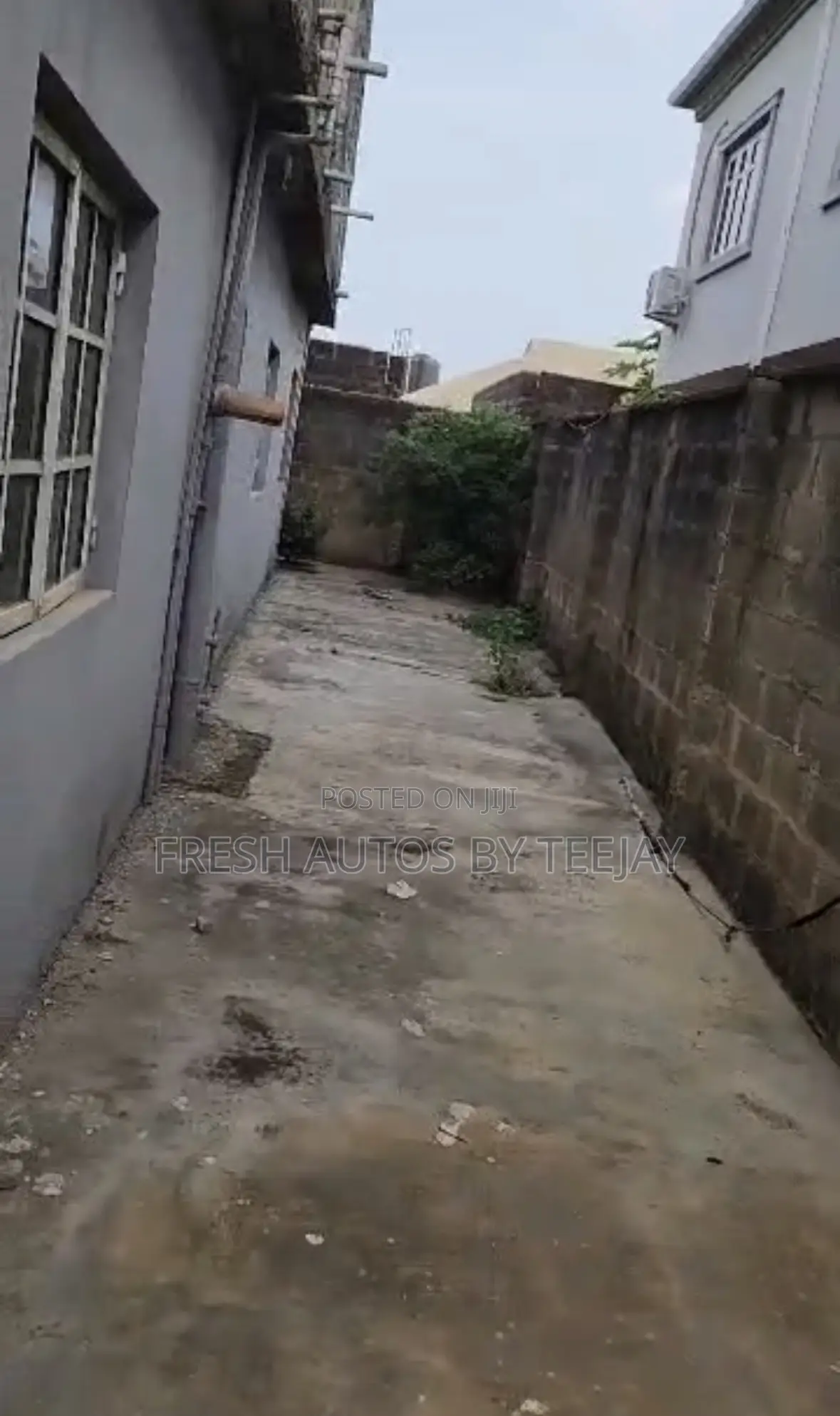 A Plot of Land With 3Bedroom Flat in Makogi Magboro
