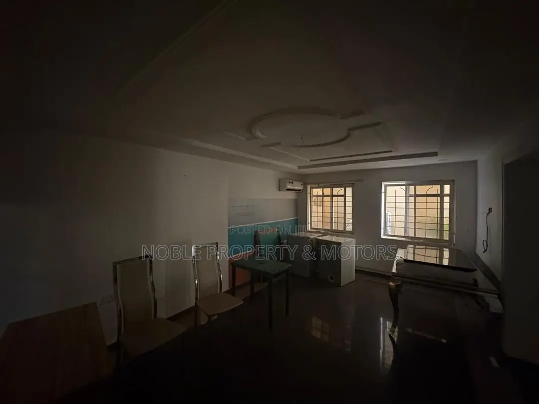 2bdrm Block of Flats in Wuse 2 for rent