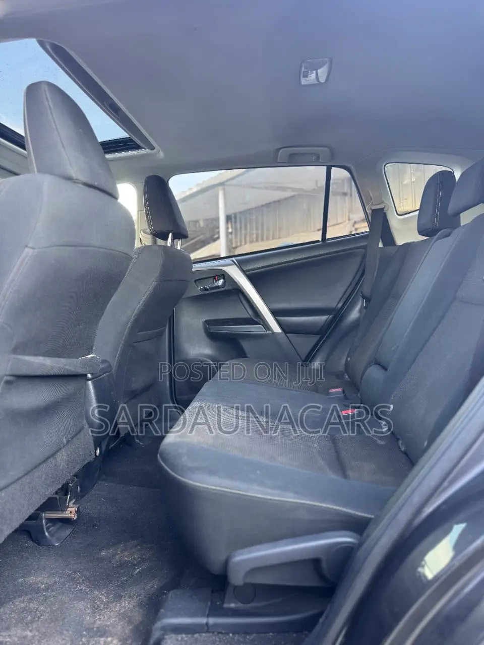 Toyota RAV4 XLE FWD (2.5L 4cyl 6A) 2017 Gray