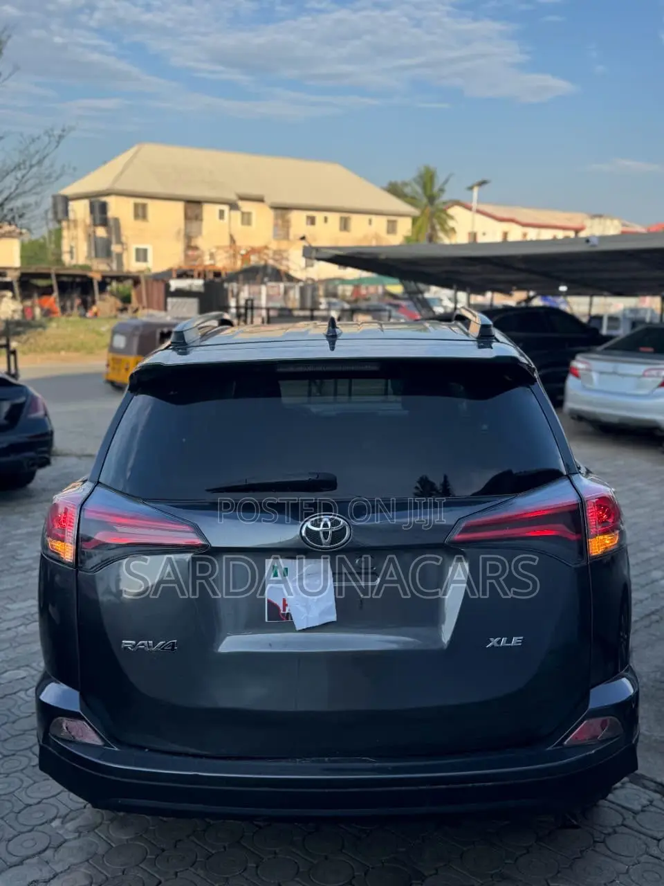 Toyota RAV4 XLE FWD (2.5L 4cyl 6A) 2017 Gray