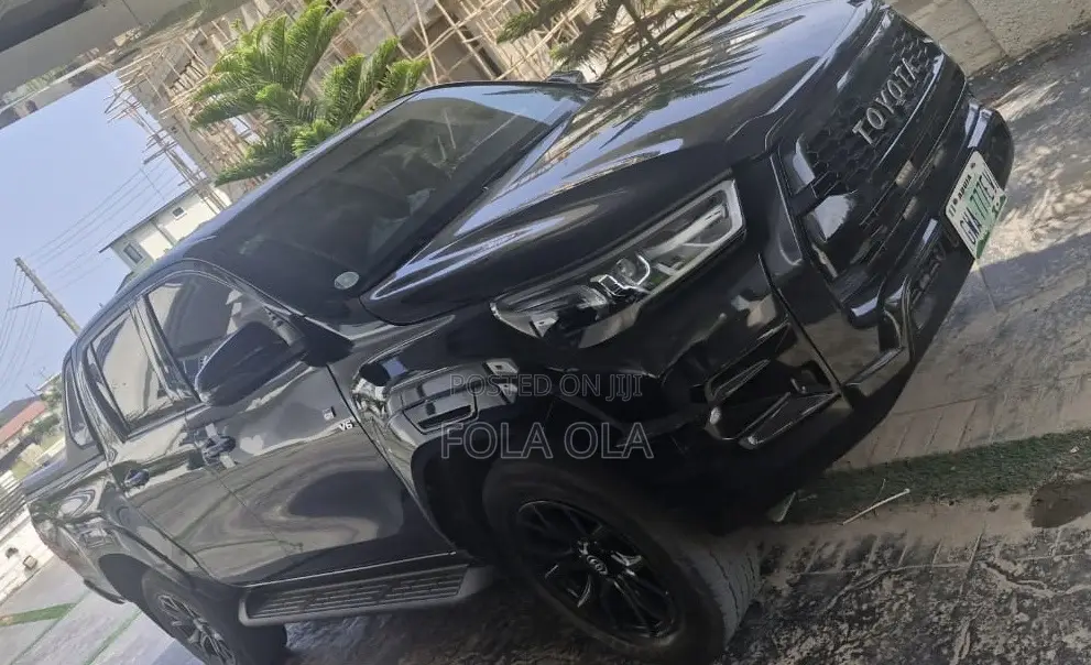 Toyota Hilux 2023 Black