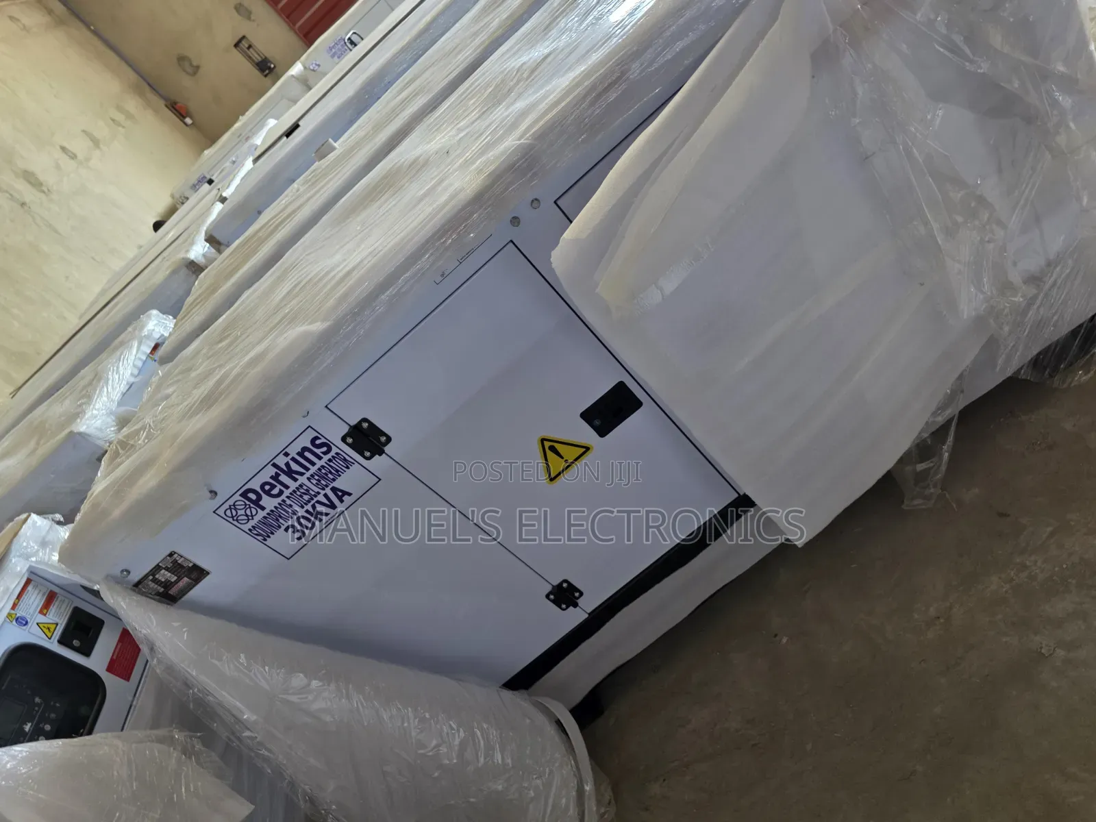 《》Heavy Duty 30kva Perkins Diesel Soundproof Gen 2years Wty