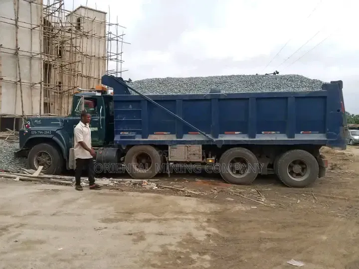 CLEAN GRANITE CHIPPING AVAILABLE | South East Delivery | Builders`
