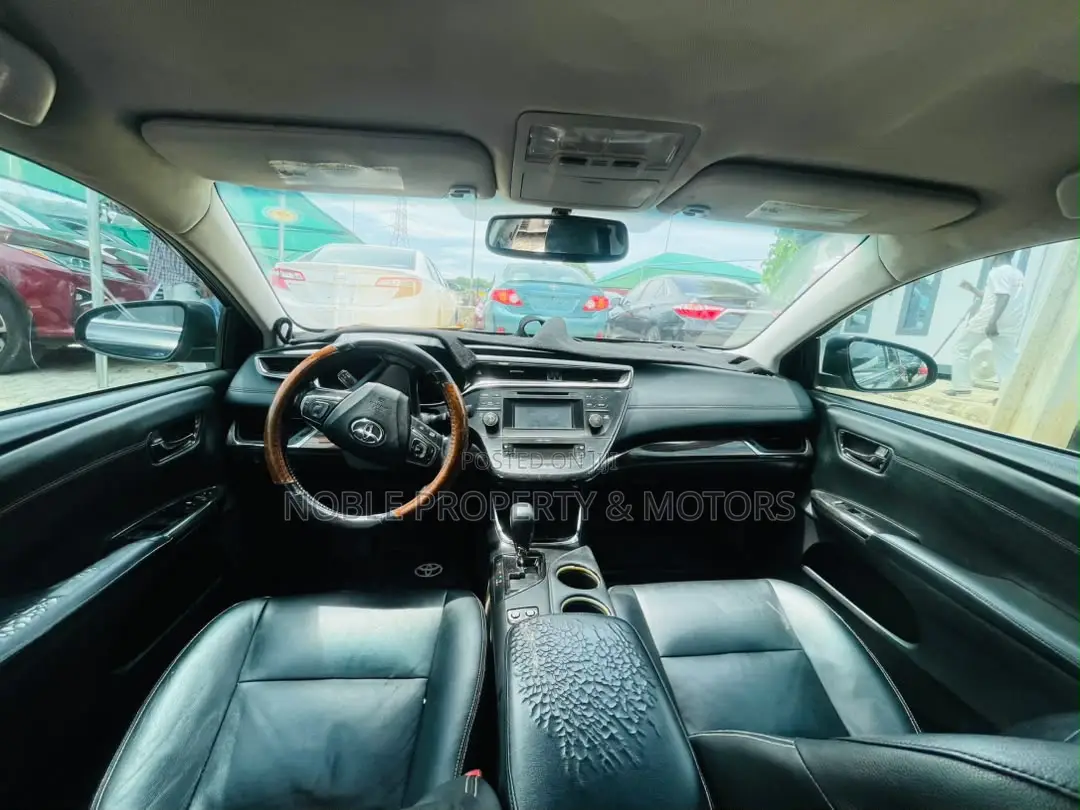 Toyota Avalon XLE Sedar FWD (3.5L 6cyl 6A) 2013 Black