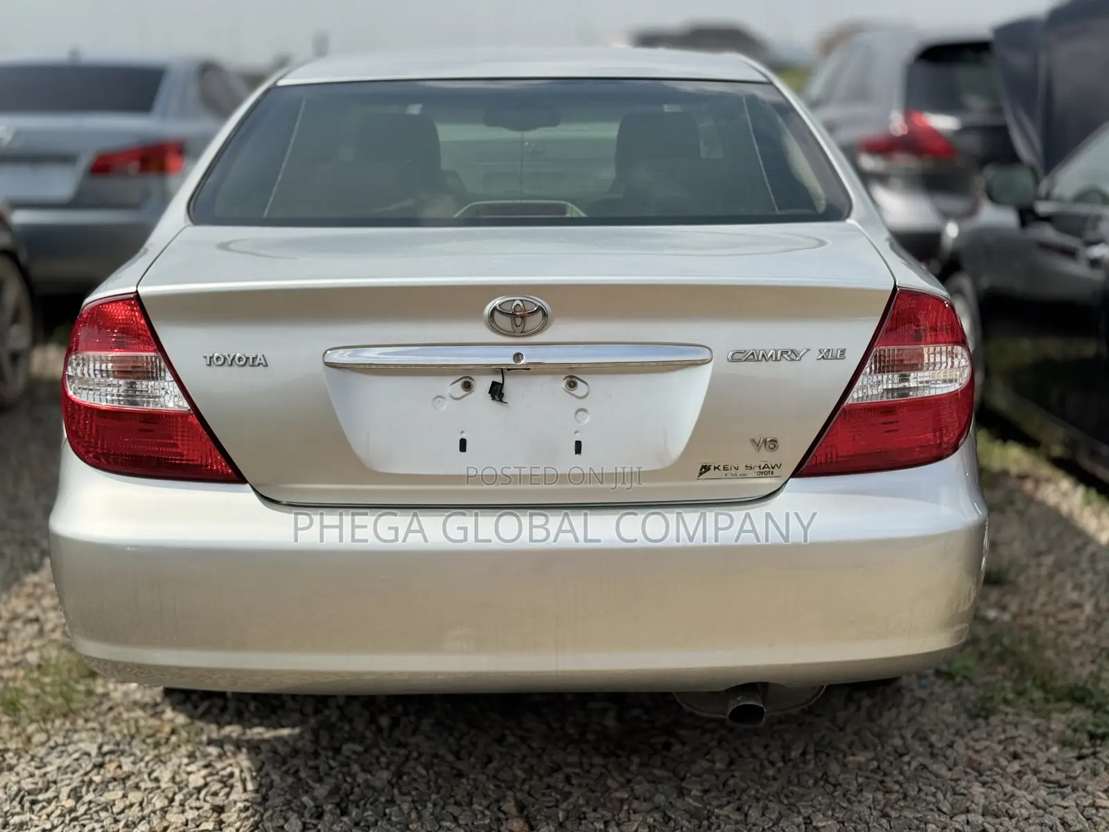 Toyota Camry XLE V6 4dr Sedan (3.0L 6cyl 5A) 2004 Silver