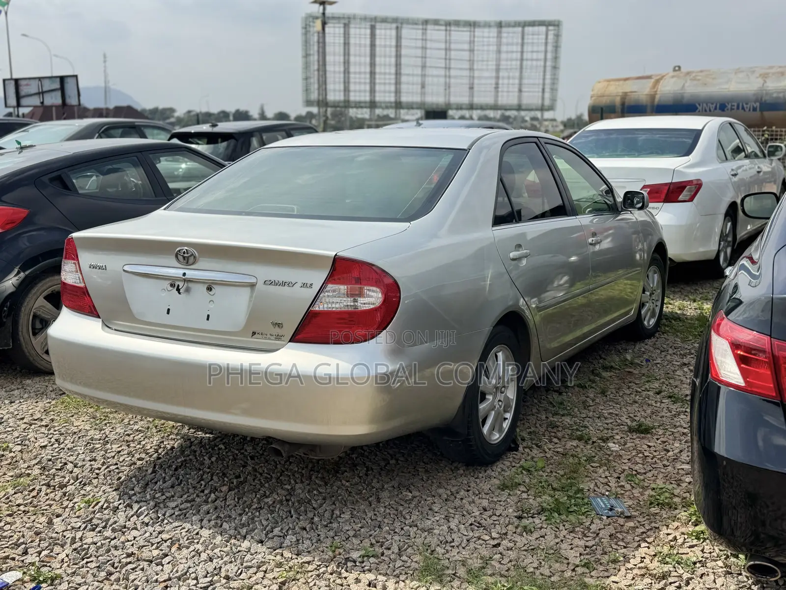 Toyota Camry XLE V6 4dr Sedan (3.0L 6cyl 5A) 2004 Silver