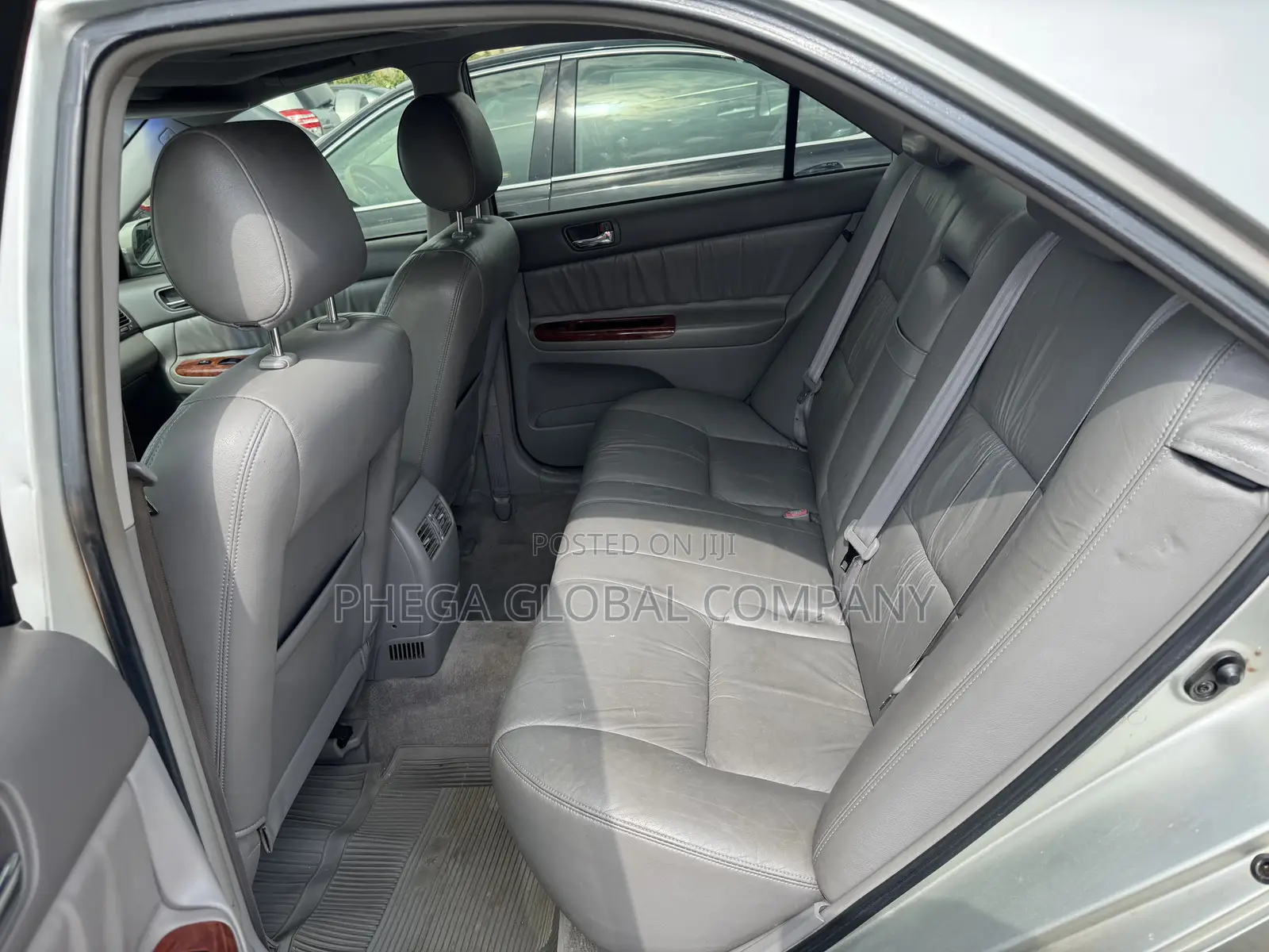 Toyota Camry XLE V6 4dr Sedan (3.0L 6cyl 5A) 2004 Silver