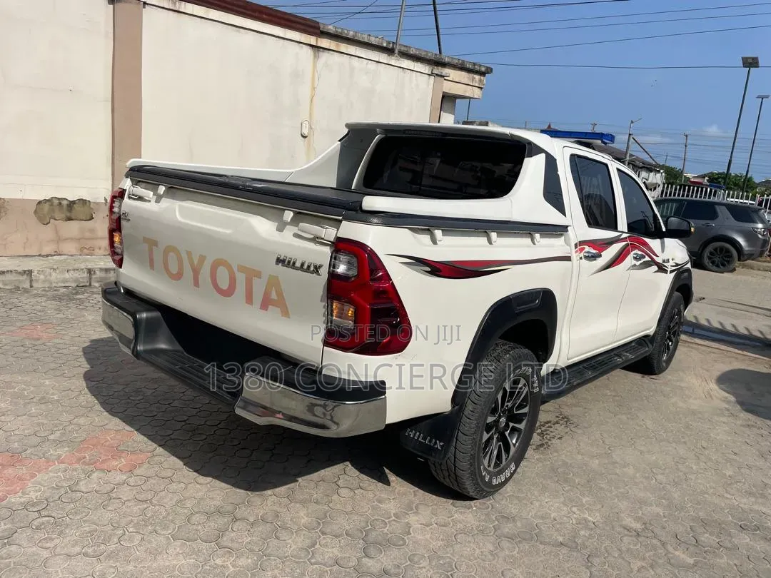 Toyota Hilux 2018 White
