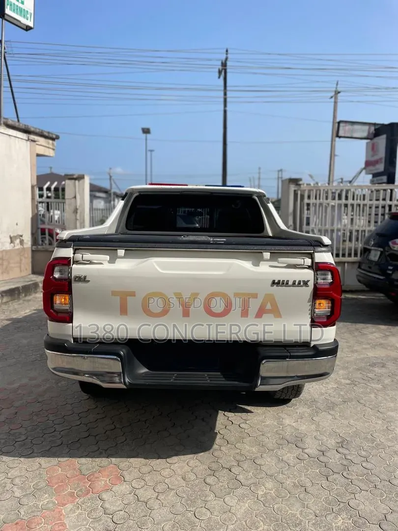 Toyota Hilux 2018 White